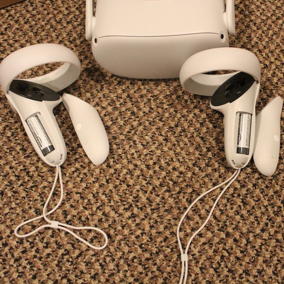 Oculus Meta Quest 2 White 128 Gb All in One Virtual Reality Headset - Picture 5 of 11